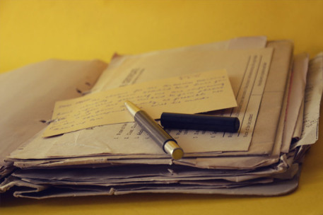 原來做網(wǎng)站的公司倒閉了，怎么辦？ old_files_pen_free_photo-457x304